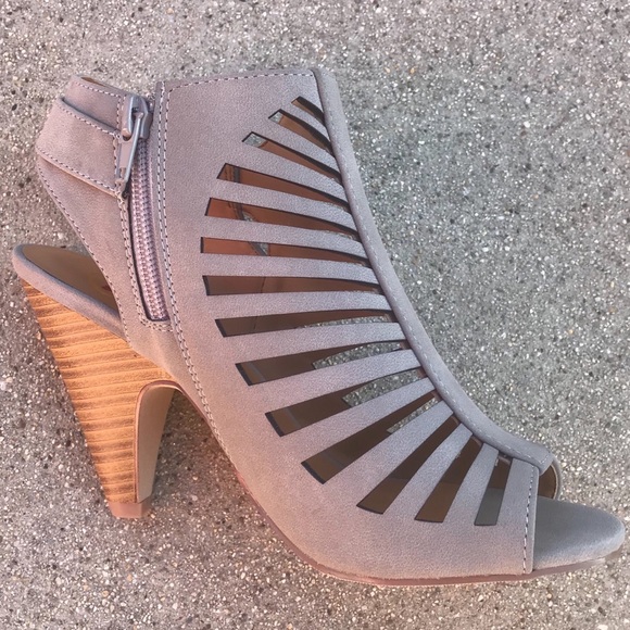 👽 LAST TWO 👽 grey peep toe w/ futuristic HEEL - Picture 2 of 4